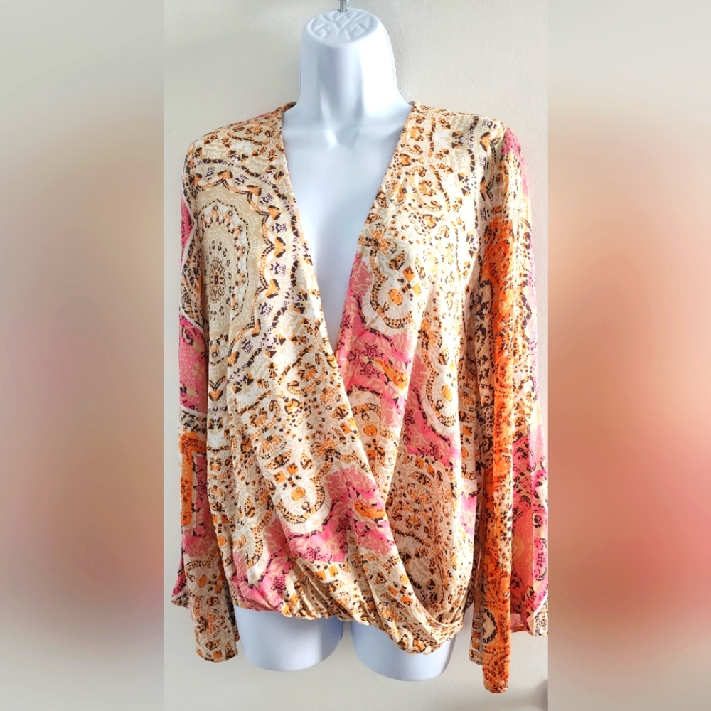 Boutique boho sling front gorgeous bell sleeve top